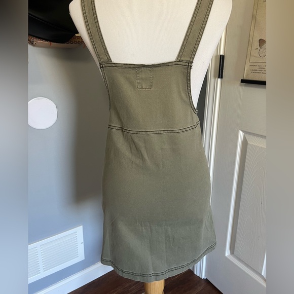 Green Dress - Picture 2 of 2